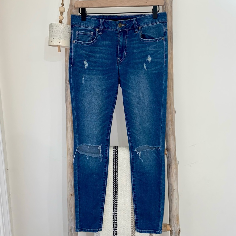 Harper blue jeans!! Ripped skinny jeans… Super cute🤍